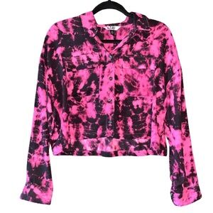 Vylette Women's Magenta and Black Tie-Dye Cropped
Blouse size small